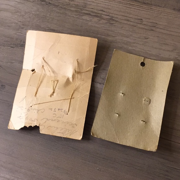 Vintage New Buttons On Original Cards Various Brands - Picture 4 of 10